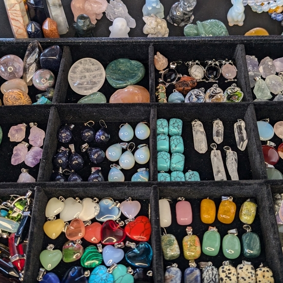 Crystals & Gemstones LIVE LISTING - Picture 6 of 8